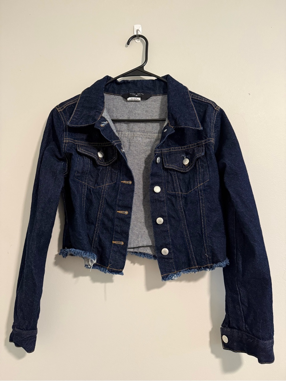 Cropped Dark Blue Denim Jacket with Frayed Hem